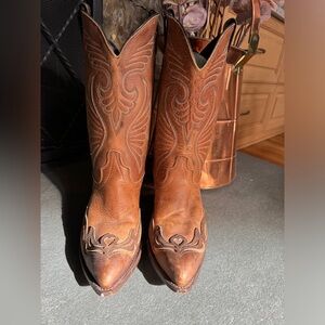 EUC Laredo western pull on boots 8.5